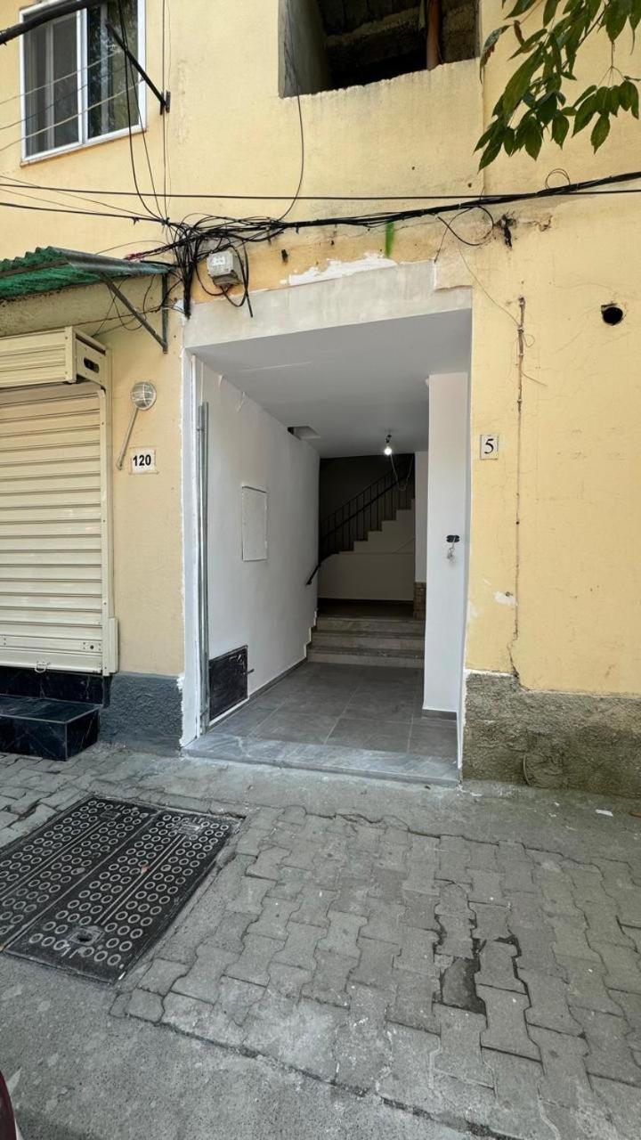 Host Apartament Elio Tirana Exterior foto